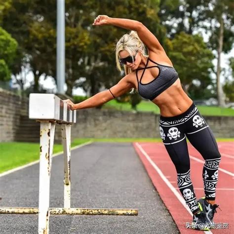 Australian Fitness Model W/ Beautiful Ass .